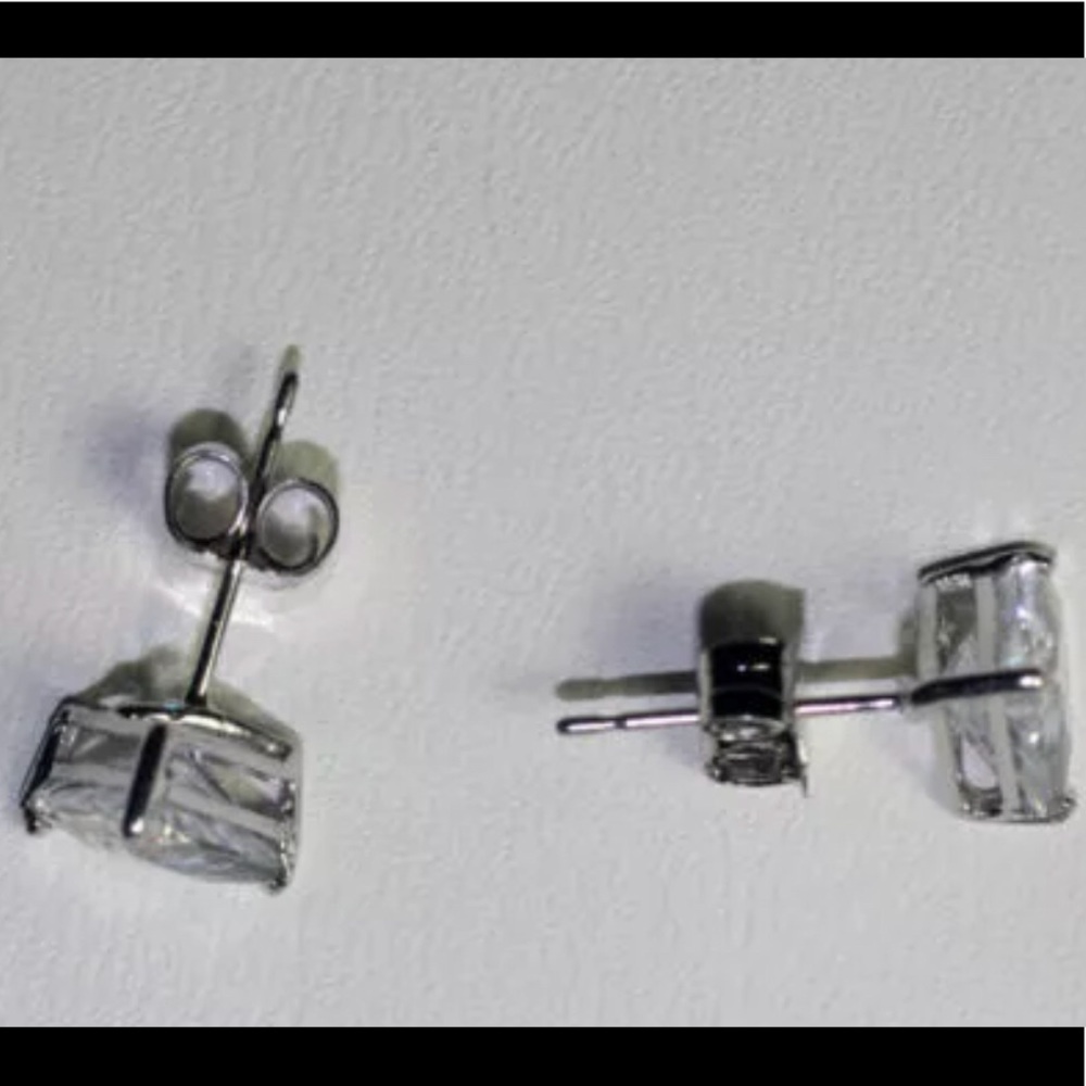 .50 Ct Triangle Cut Solid 14K Gold Push Back Studs - Picture 3 of 7